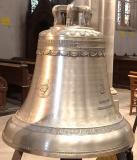 La nouvelle cloche Joséphine exposée à l'église de Plombières